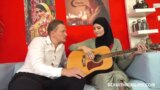 Gitar Tutmaktan Çok Daha İyi Bir İşçidir