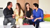 Hintli Bhabhi ve Karısıyla Grup Göt Sikişi Yapan Şanslı Adam