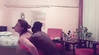 Türk MILF Afrikalı Sikine Kendini Bırakıyor 2