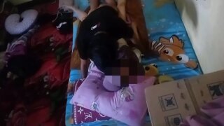 Tutku ateşi içinde yanıyor, dokunuşlarla doruğa koşuyordu