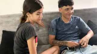 Üvey kardeşlerin sex ile biten oyunu
