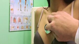 Fake Hospital – İncecik Genç Öğrenci Doktorundan Creampie Alıyor