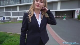 Public Agent – Ivy Maddox Prag Otelinde Umumi Tuvalette Sert Sikişle Dağıldı