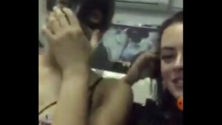 Türk Tavşan Kız Periscope’ta Göğüslerini Gösteriyor