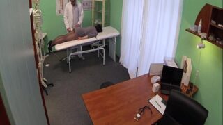 Fake Hospital G Noktası Masajı Esmer Hastayı Sırılsıklam Yapıyor